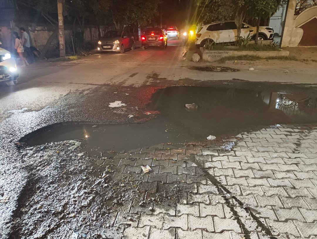 Road broken for a long time
Outside SG Homes